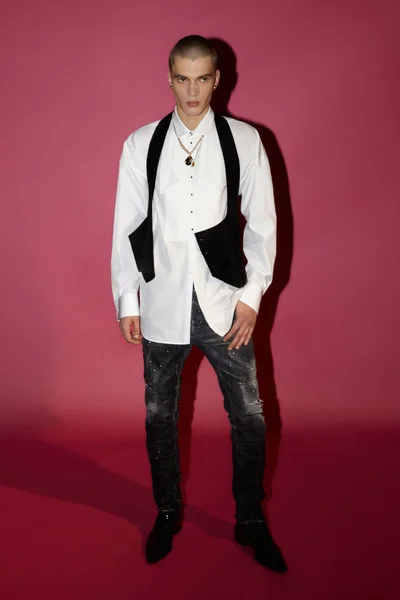 Look 25